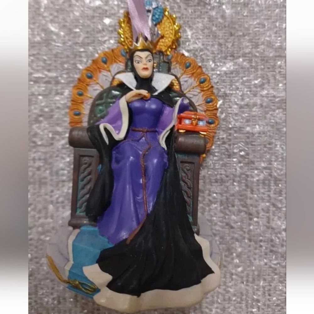 Disney Store Sketchbook Evil Queen on Throne 2010 Christmas Ornament Read